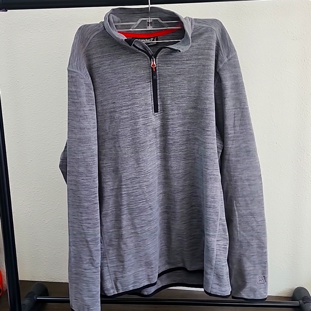 Avalanche quarter zip, new.